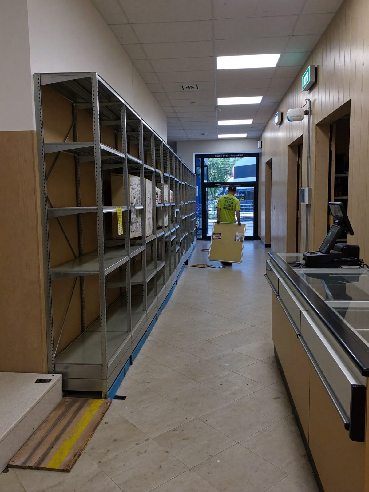 Retail fixture removal job in Charlotte, NC